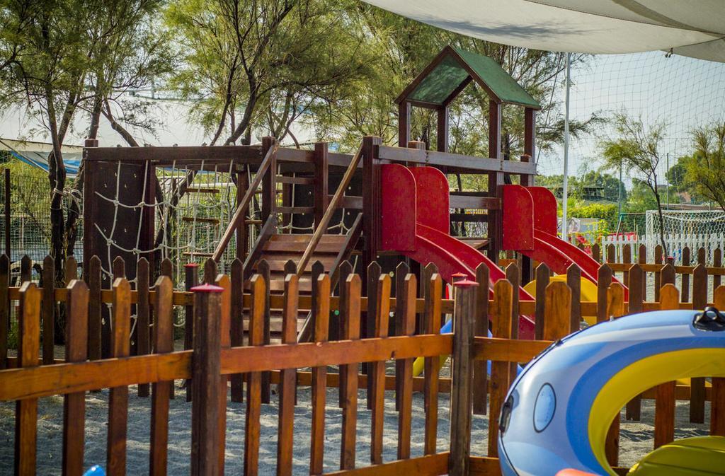Villaggio La Pantera Rosa 斯卡莱阿 外观 照片